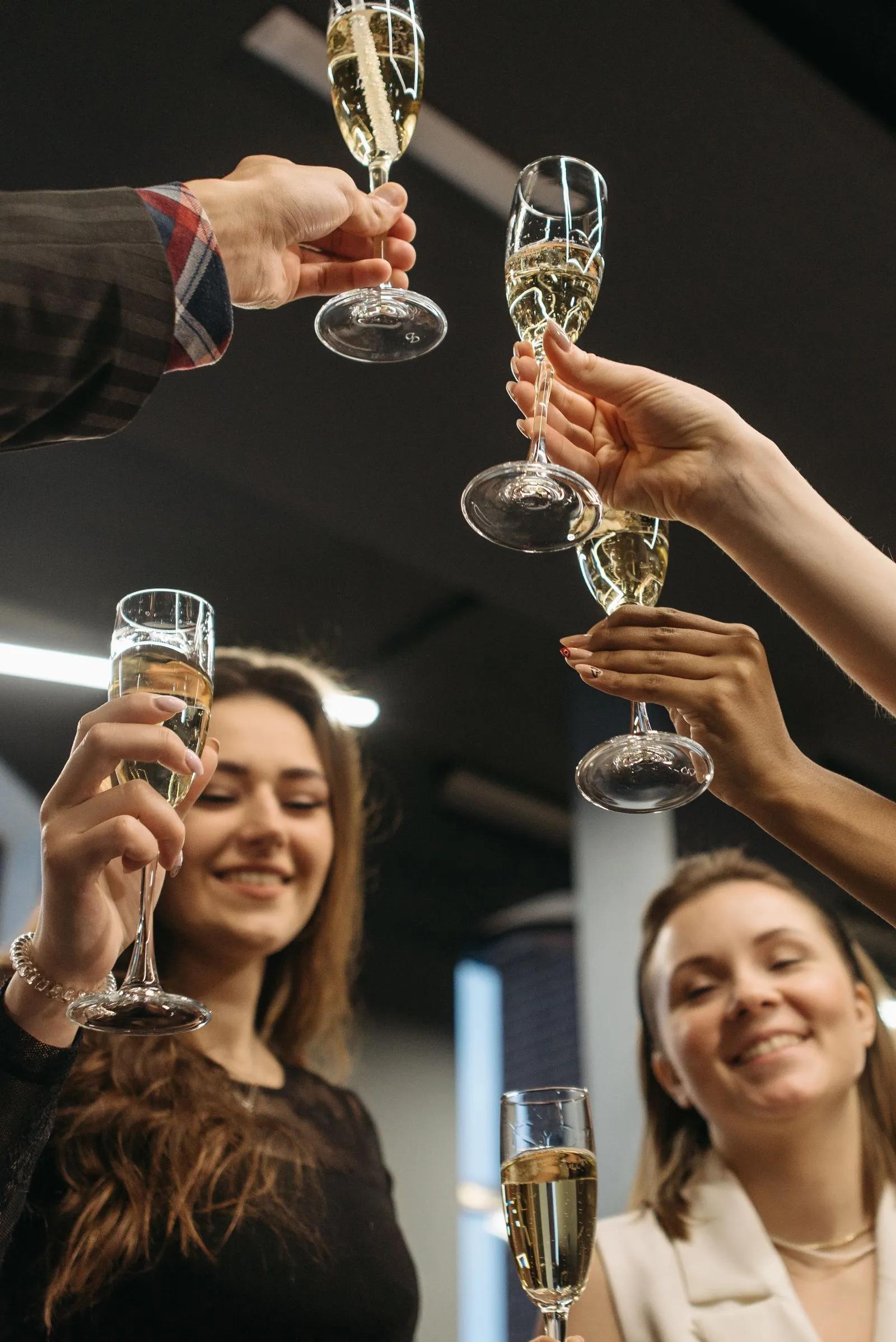 Ambiance feutrée d’un cocktail dans un lieu événementiel lillois